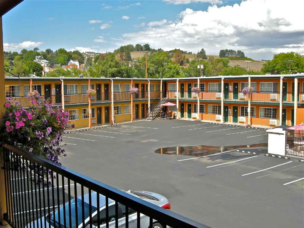Americas Best Value Inn - פנדלטון מראה חיצוני תמונה